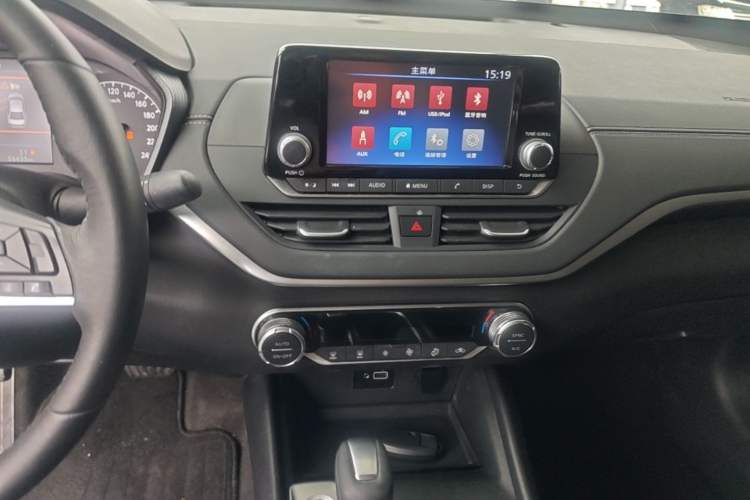 Used Nissan Teana 2019 2.0L XL Comfort Edition Audio And AC Panel
