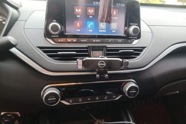 Used Nissan Teana 2019 2.0L XL Comfort Edition Audio And AC Panel