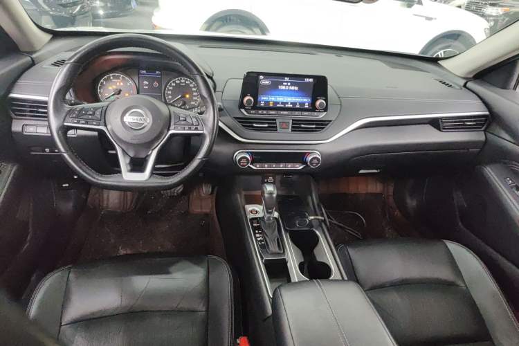 Used Nissan Teana 2019 2.0L XL Comfort Edition Center Console