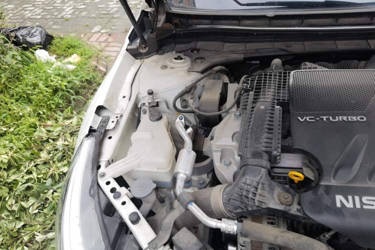 Used Nissan Teana 2019 2.0T XL Upper Smart Enjoyment Version Engine Bay Right