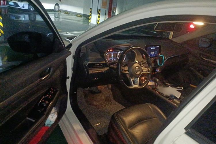 Used Nissan Teana 2019 2.0L XL Upper SmartDrive Version Interior 3