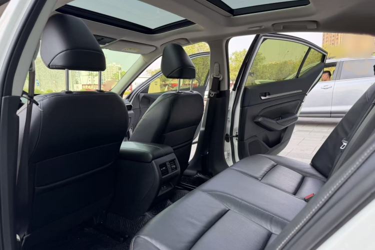 Used Nissan Teana 2019 2.0L XL Comfort Edition Interior 4