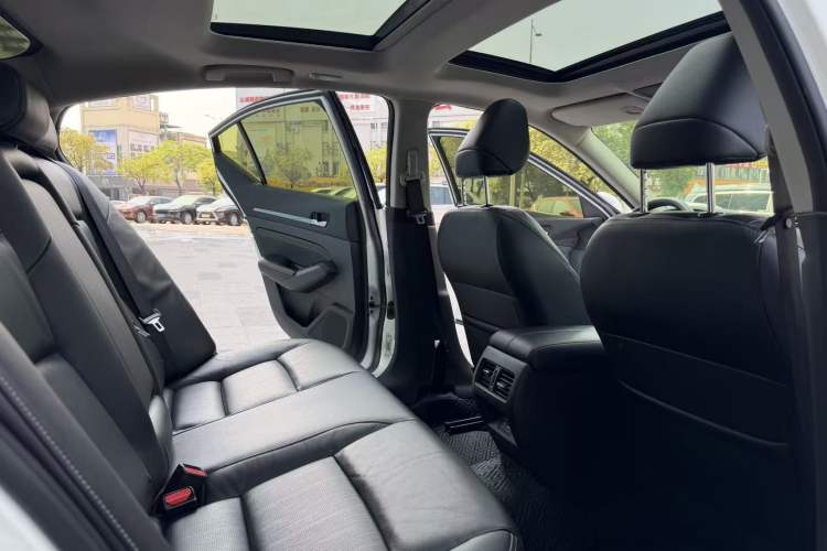 Used Nissan Teana 2019 2.0L XL Comfort Edition Interior 6