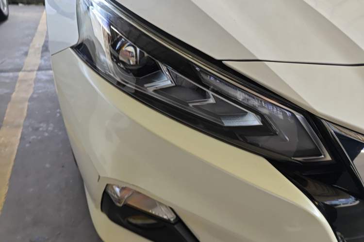 Used Nissan Teana 2019 2.0L XL Upper SmartDrive Version Right Front Headlight
