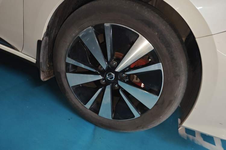 Used Nissan Teana 2019 2.0L XL Upper SmartDrive Version Right Front Wheel Hub