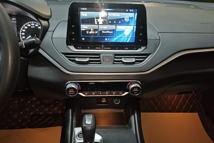 Used Nissan Teana 2020 Revised Version 2.0L XL Comfort Edition Audio And AC Panel