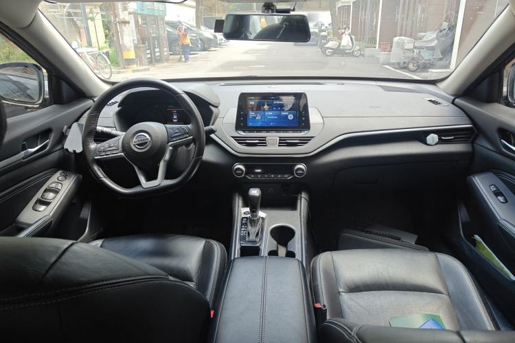 Used Nissan Teana 2020 2.0L XL Comfort Edition Center Console