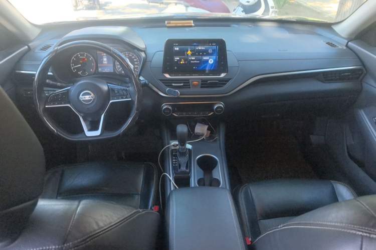Used Nissan Teana 2020 Revised Version 2.0L XL Comfort Edition Center Console