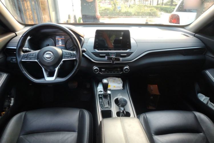 Used Nissan Teana 2020 Revised Version 2.0L XL Comfort Edition Center Console