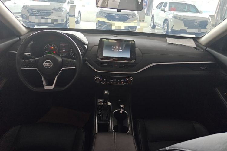 Used Nissan Teana 2020 2.0L XL Comfort Edition Center Console