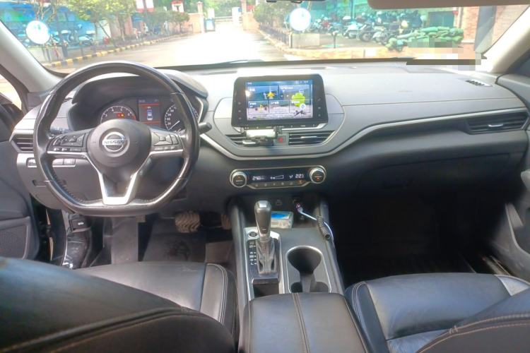 Used Nissan Teana 2020 2.0L XL Comfort Edition Center Console