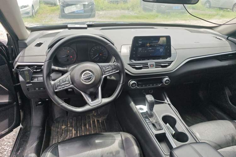 Used Nissan Teana 2020 Revised Version 2.0L XL Comfort Edition Center Console