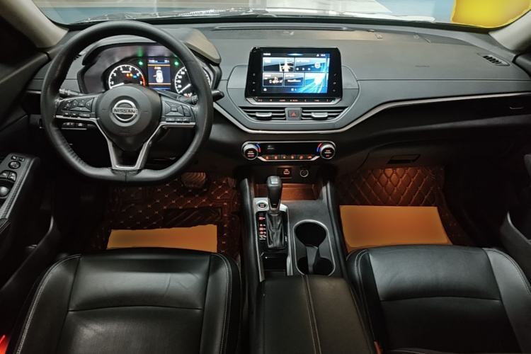 Used Nissan Teana 2020 Revised Version 2.0L XL Comfort Edition Center Console