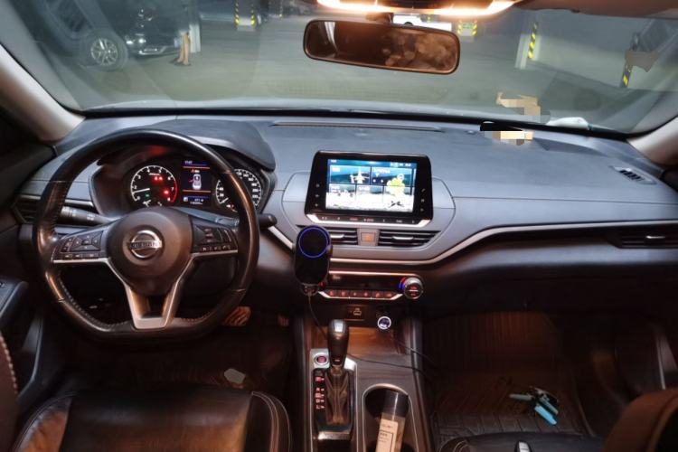 Used Nissan Teana 2020 2.0L XL Comfort Edition Center Console