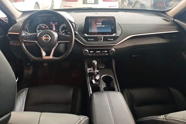 Used Nissan Teana 2020 2.0L XL Comfort Edition Center Console
