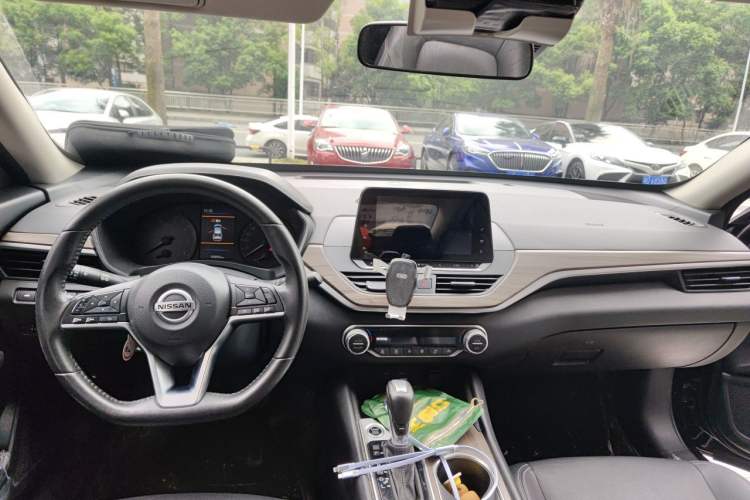 Used Nissan Teana 2020 Revised Version 2.0L XL Comfort Edition Center Console