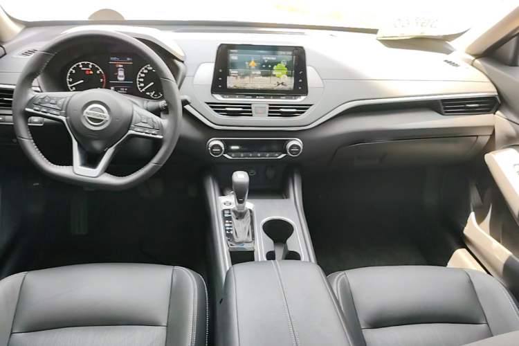 Used Nissan Teana 2020 Revised Version 2.0L XL Comfort Edition Center Console