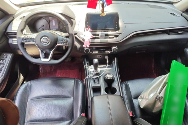 Used Nissan Teana 2020 Revised Version 2.0L XL Comfort Edition Center Console