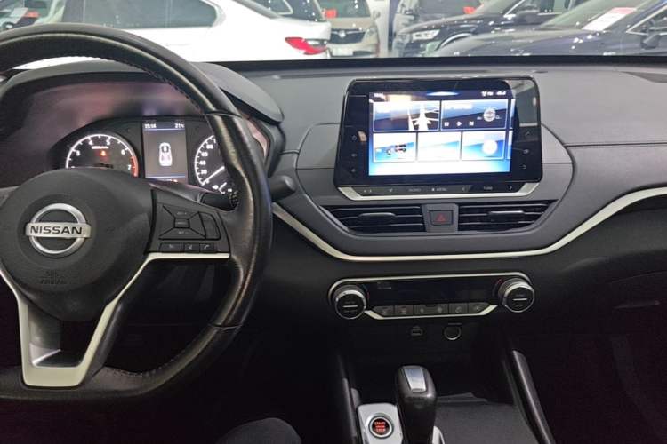 Used Nissan Teana 2020 2.0L XL Comfort Edition Center Console