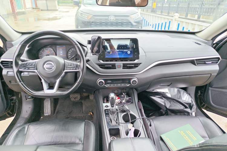 Used Nissan Teana 2020 2.0L XL Comfort Edition Center Console