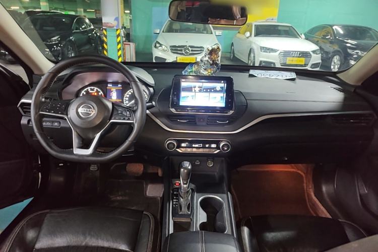 Used Nissan Teana 2020 2.0L XL Comfort Edition Center Console