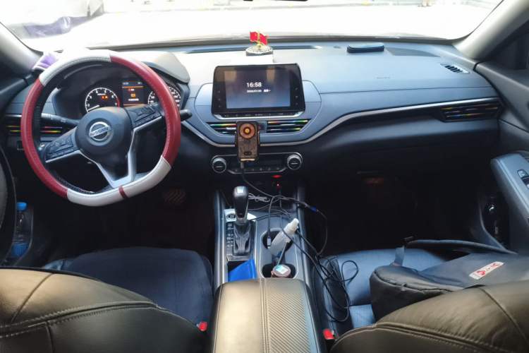 Used Nissan Teana 2020 Revised Version 2.0L XL Comfort Edition Center Console