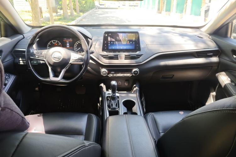 Used Nissan Teana 2020 Revised Version 2.0L XL Comfort Edition Center Console