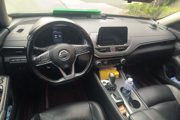 Used Nissan Teana 2020 Revised Version 2.0L XL Comfort Edition Center Console