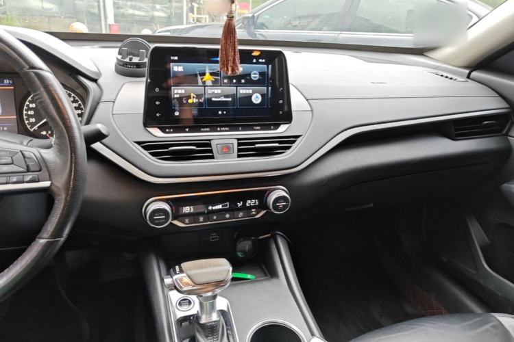 Used Nissan Teana 2020 2.0L XL Comfort Edition Center Console