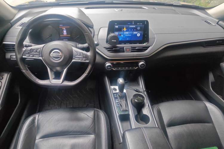 Used Nissan Teana 2020 2.0L XL Comfort Edition Center Console