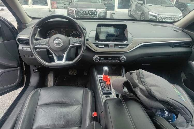 Used Nissan Teana 2020 Revised Version 2.0L XL Comfort Edition Center Console