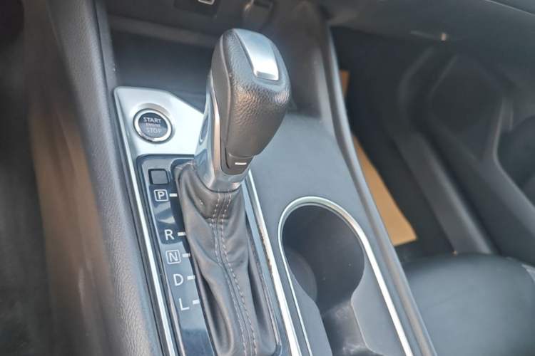Used Nissan Teana 2020 2.0L XL Comfort Edition Gear Lever