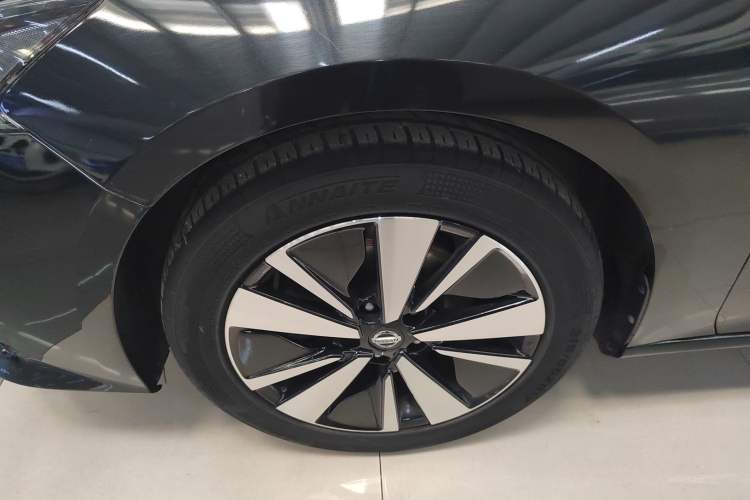Used Nissan Teana 2020 Revised Version 2.0L XL Upper Smart Drive Edition Left Front Wheel Hub