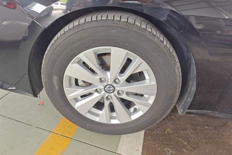Used Nissan Teana 2020 2.0L XL Comfort Edition Left Front Wheel Hub