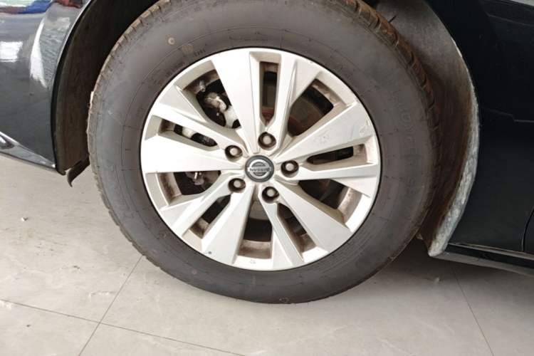 Used Nissan Teana 2020 Revised Version 2.0L XE Fashion Edition Left Front Wheel Hub