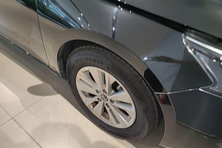 Used Nissan Teana 2020 2.0L XL Comfort Edition Right Front Wheel Hub