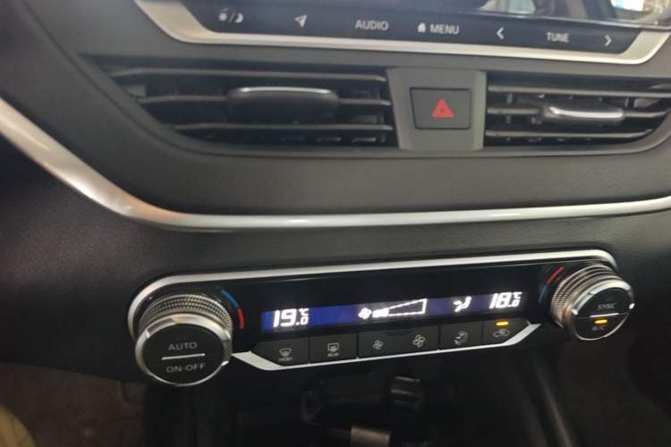 Used Nissan Teana 2020 Revised Version 2.0L XL Comfort Edition Audio And AC Panel