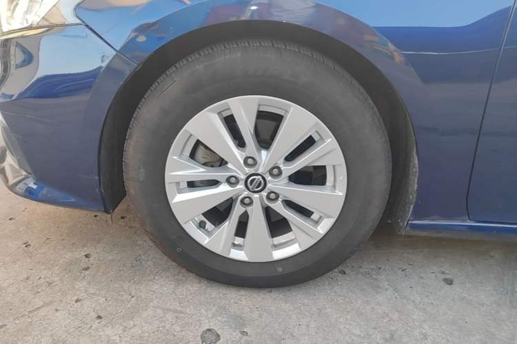 Used Nissan Teana 2020 2.0L XL Comfort Edition Left Front Wheel Hub