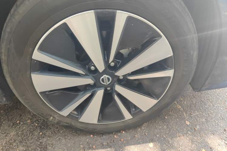 Used Nissan Teana 2020 2.0T XL Upper AD1 Smart Navigation Edition Right Front Wheel Hub