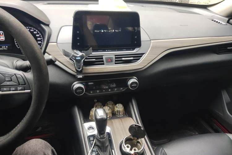 Used Nissan Teana 2020 Revised Version 2.0L XL Comfort Edition Audio And AC Panel