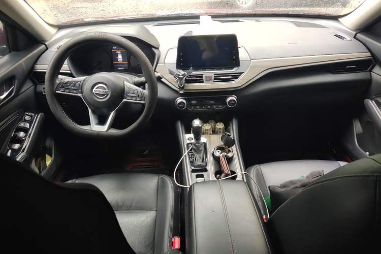Used Nissan Teana 2020 Revised Version 2.0L XL Comfort Edition Center Console