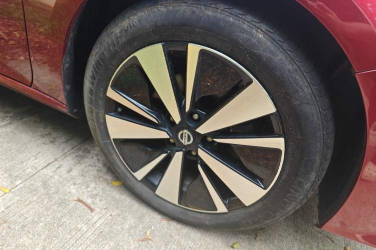 Used Nissan Teana 2020 Revised Version 2.0T XL Upper AD1 Smart Navigation Edition Right Front Wheel Hub