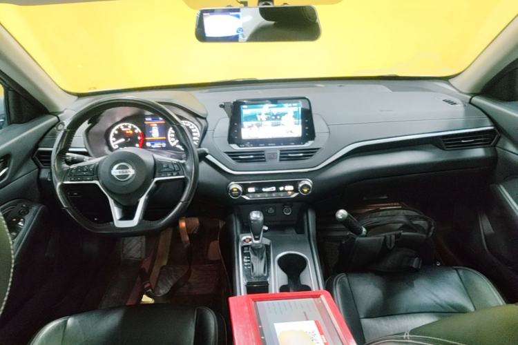 Used Nissan Teana 2020 2.0L XL Comfort Edition Center Console