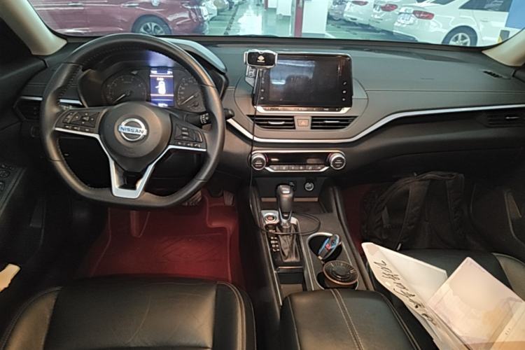 Used Nissan Teana 2020 Revised Version 2.0L XL Comfort Edition Center Console