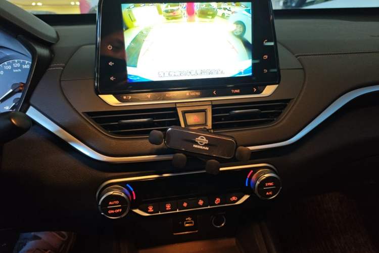 Used Nissan Teana 2020 Revised Version 2.0L XL Comfort Edition Audio And AC Panel