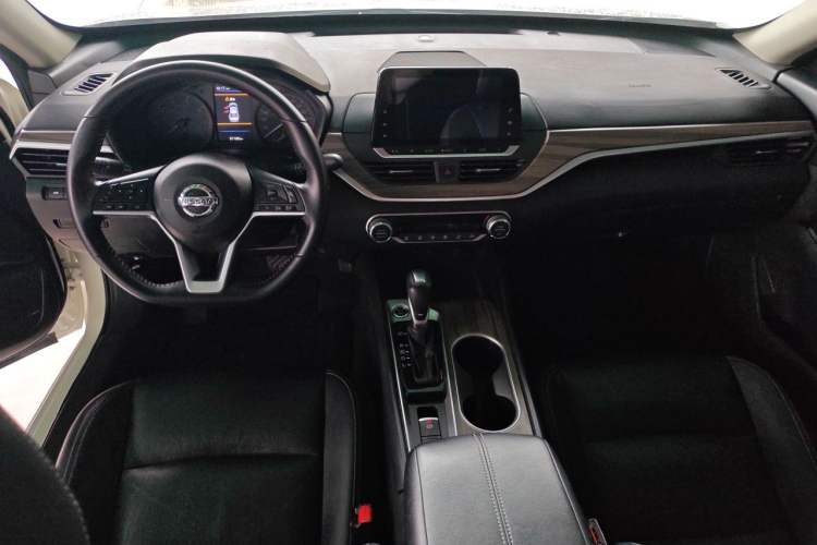 Used Nissan Teana 2020 Revised Version 2.0L XL Comfort Edition Center Console