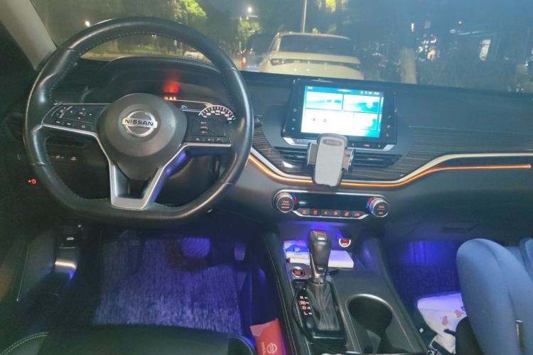 Used Nissan Teana 2020 Revised Version 2.0L XL Comfort Edition Center Console