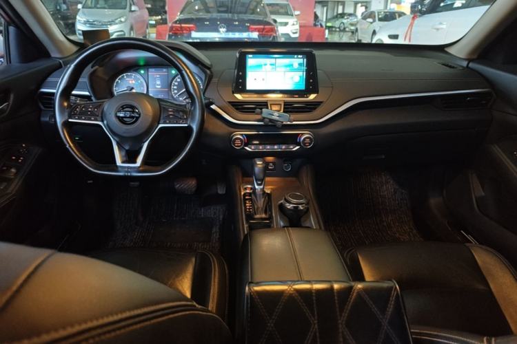 Used Nissan Teana 2020 Revised Version 2.0L XL Comfort Edition Center Console
