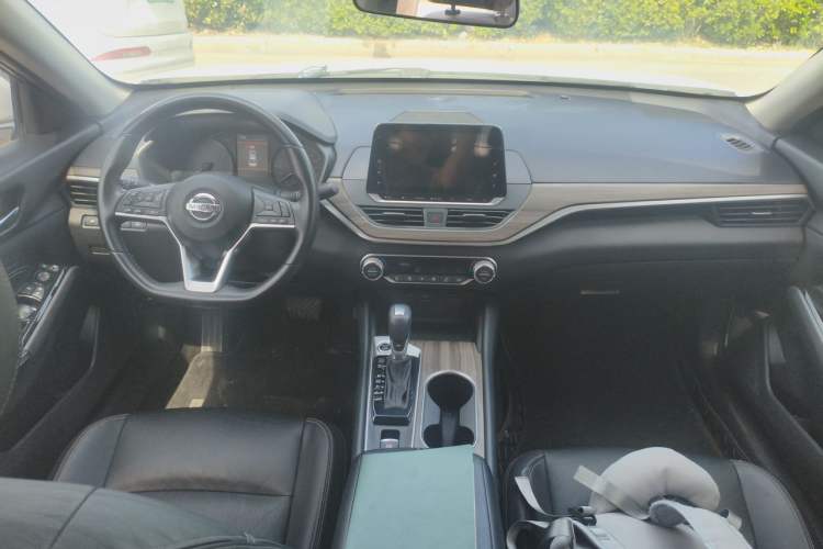 Used Nissan Teana 2020 Revised Version 2.0L XL Comfort Edition Center Console