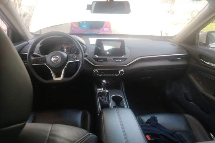 Used Nissan Teana 2020 2.0L XL Comfort Edition Center Console